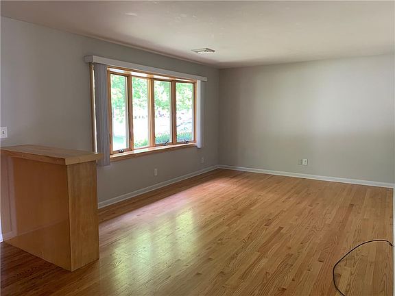 3rd image of 4728 Terrace Rd