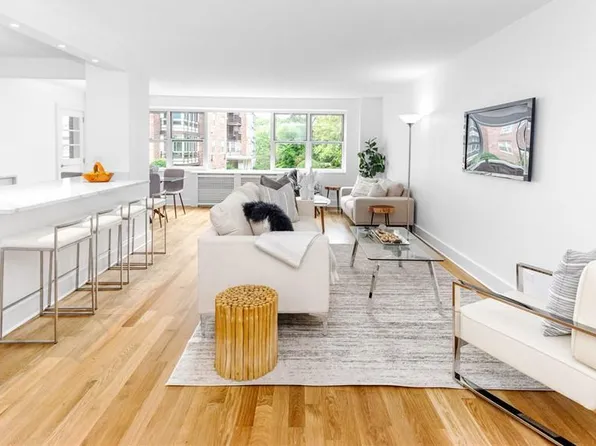 2 Washington Square #LE, Larchmont, NY 10538