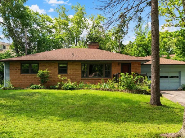 6 Wood Cir, Madison, WI 53705