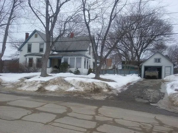 74 Park St, East Millinocket, ME 04430