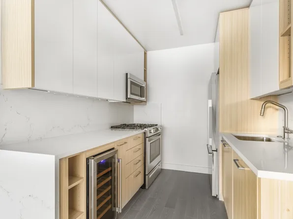 101 West End Avenue 15B image 2 of 24