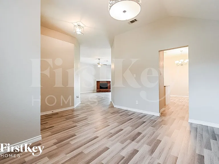 1731 Reynolds St — Photo 5