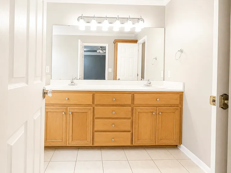 3829 Edinburg Cir — Photo 16
