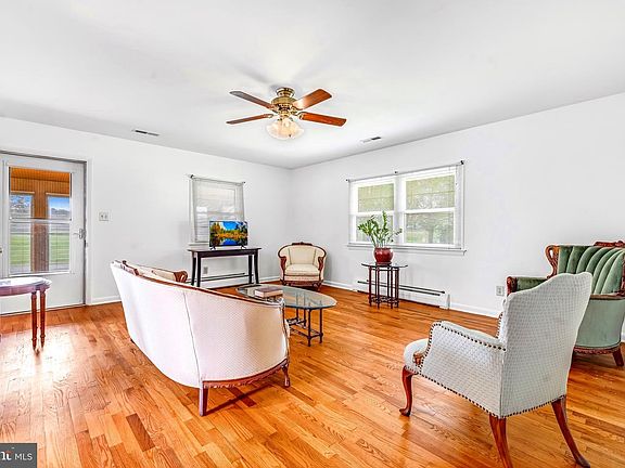 4th image of 6827 Bellevue Rd