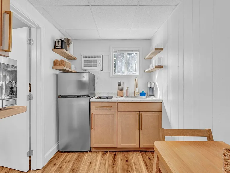 174 E Grand Ave #3 — Photo 3