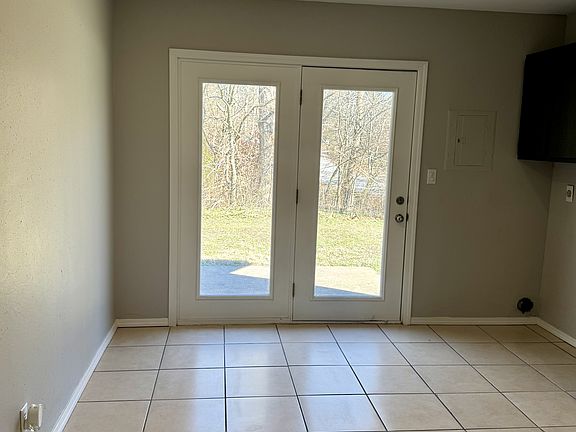 3rd image of 220 Brooke Lynn Dr APT 9