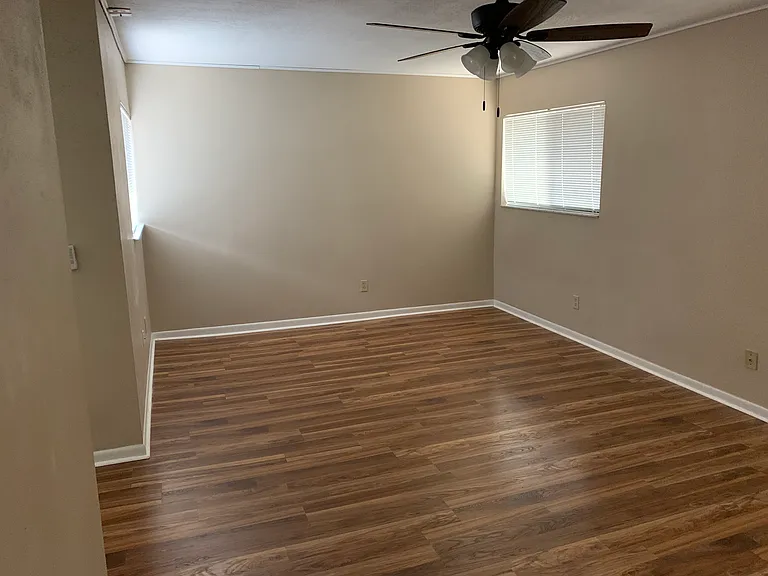 1536 N Carolwood Blvd — Photo 33
