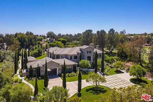 5 bed, 6.5 bath, 8325 sqft, $28,500 — Photo 2
