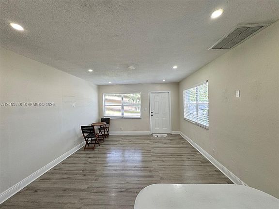 5th image of 200 SW 10th St #200