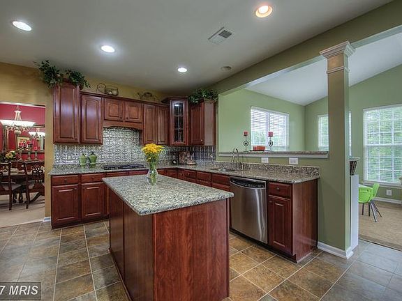 5th image of 9317 Laurel Oak Dr
