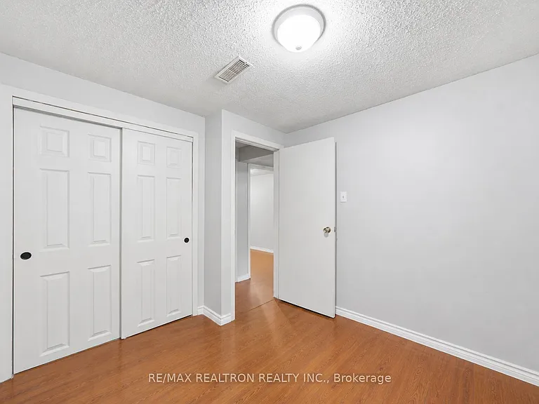 414 The Queensway Rd S — Photo 10