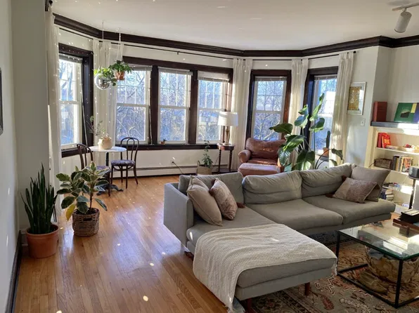 1408 W Warner Ave #3W, Chicago, IL 60613