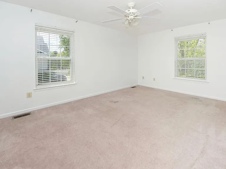 200 Rolling Hill Dr — Photo 30