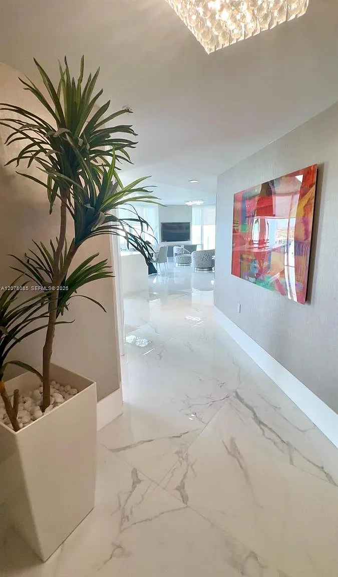 Parque Towers Condo — Photo 3