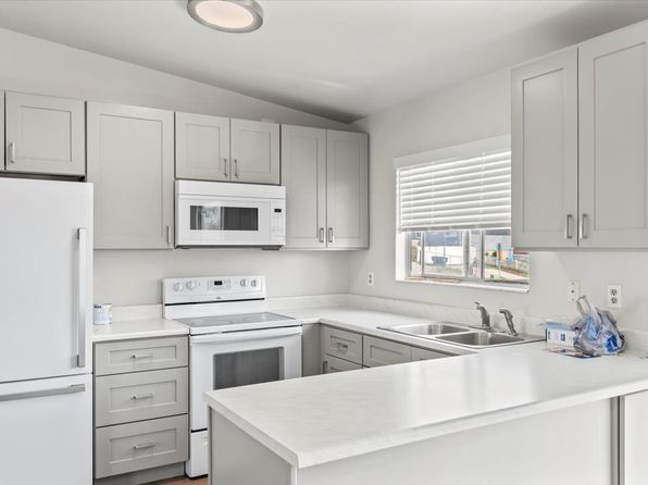 1136 E Violet Dr, Sandy, UT 84094