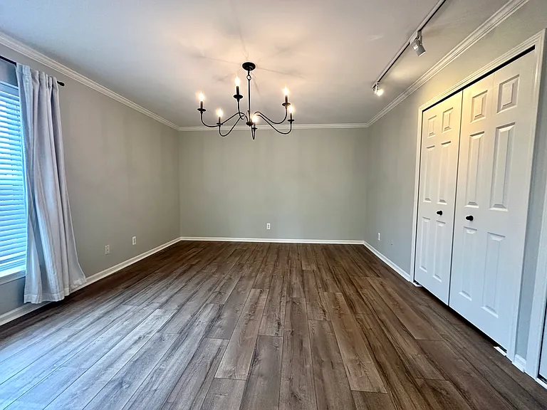 4033 Berkshire Dr — Photo 12