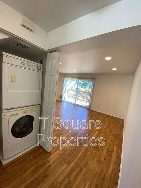 2 bed, 1.0 bath, 1026 sqft, $2,349 — Photo 2