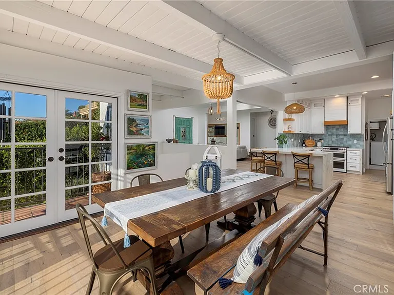 1082 Temple Hills Dr — Photo 19