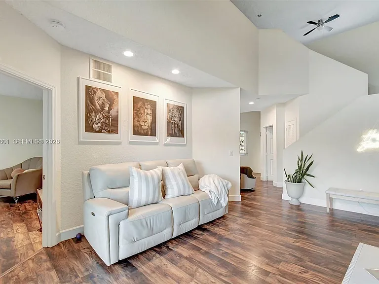 16339 Malibu Dr #22 — Photo 11