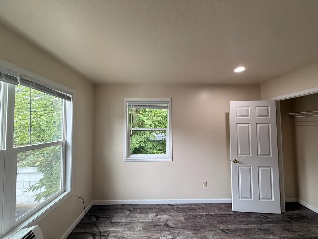 1 bed, $890 — Photo 1