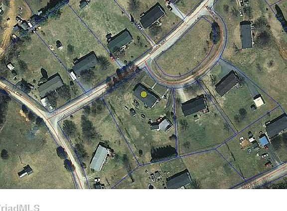 4th image of 131 Aster Cir
