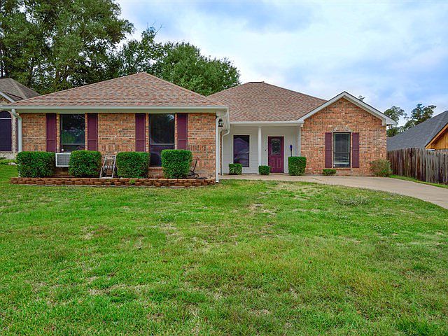 1st image of 115 Willow Brook Dr