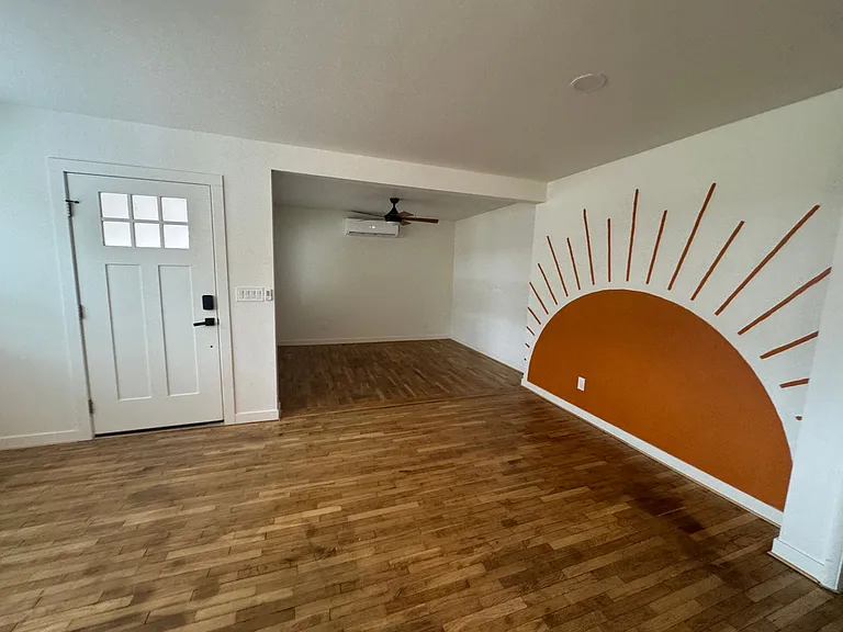 5714 Traffic Way — Photo 11