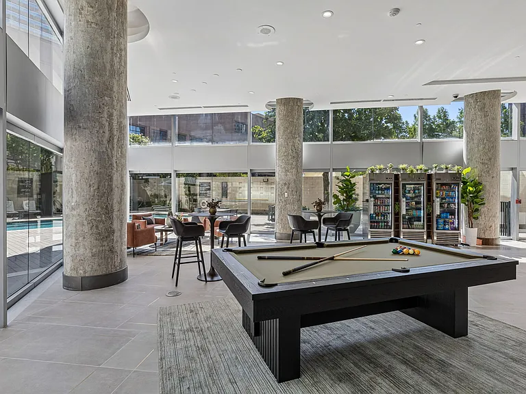 One Dallas Center — Photo 26