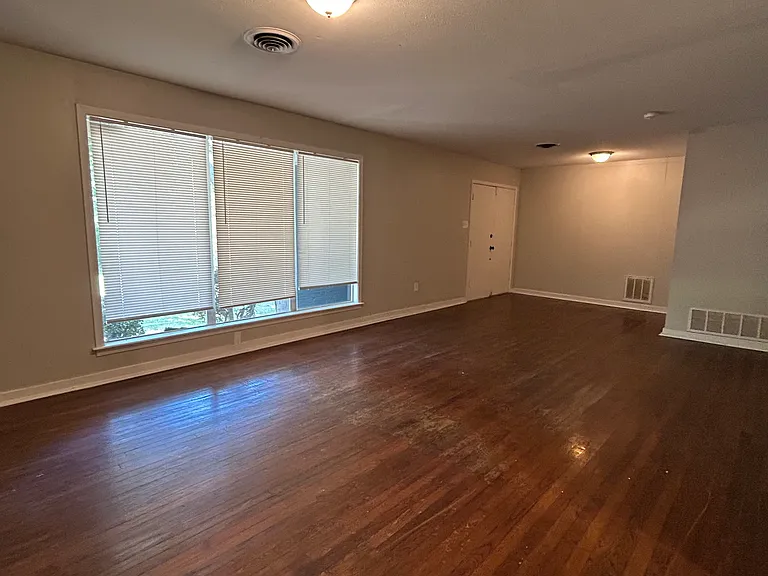 Maywood Cir — Photo 4