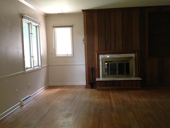 4th image of 442 Magowan Ave
