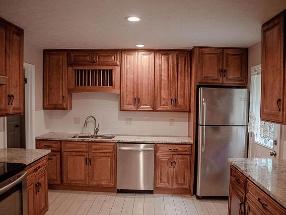 4th image of 3396 Tudor Ln
