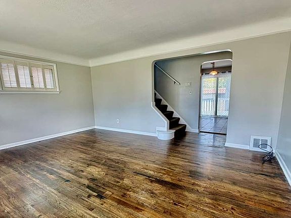 3rd image of 26401 Briardale Ave