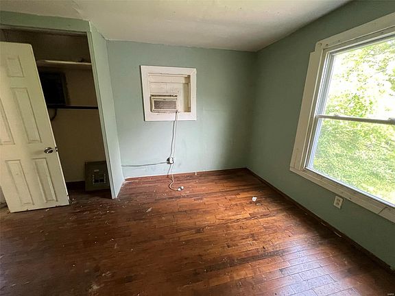 3rd image of 3216 W Milton Ave
