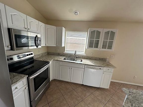 5th image of 2310 NE 8th Pl #2310