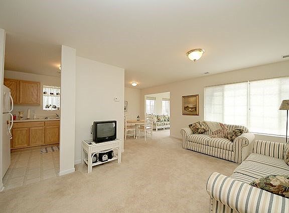 4th image of 227 N Harbor Lndg