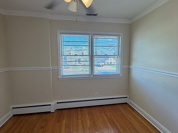 5th image of 302 N Hammonds Ferry Rd #1