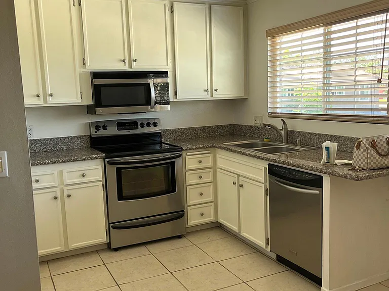 328 Streamwood — Photo 2