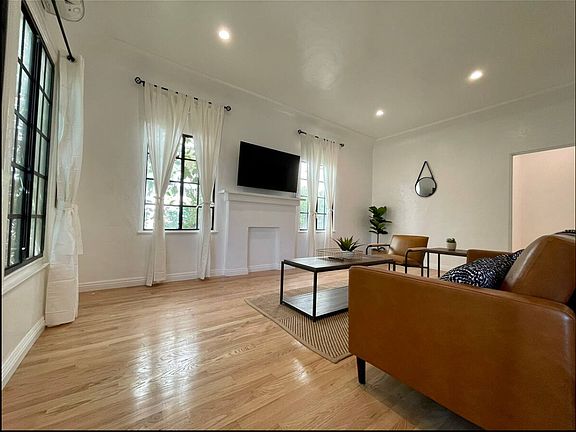 2nd image of 944 12th St APT 8