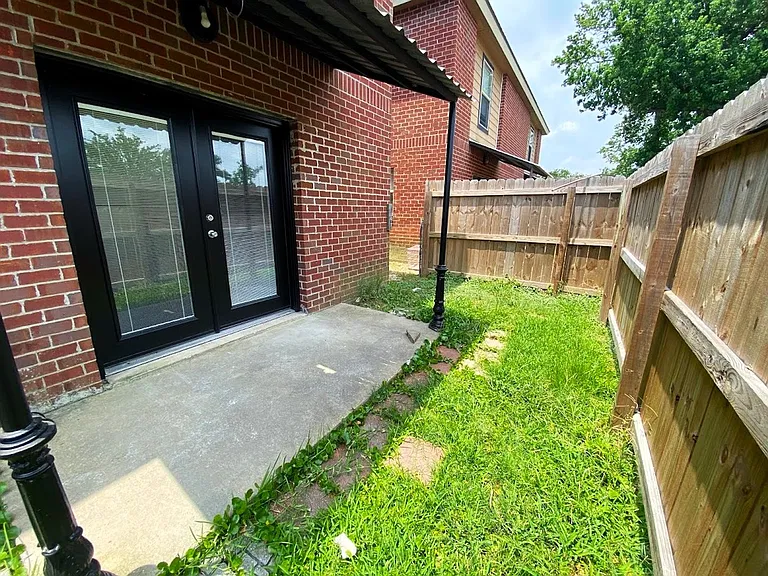 357 E Sale Rd — Photo 22