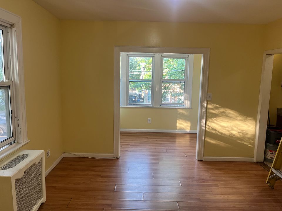1st image of 109 Liverpool St #2
