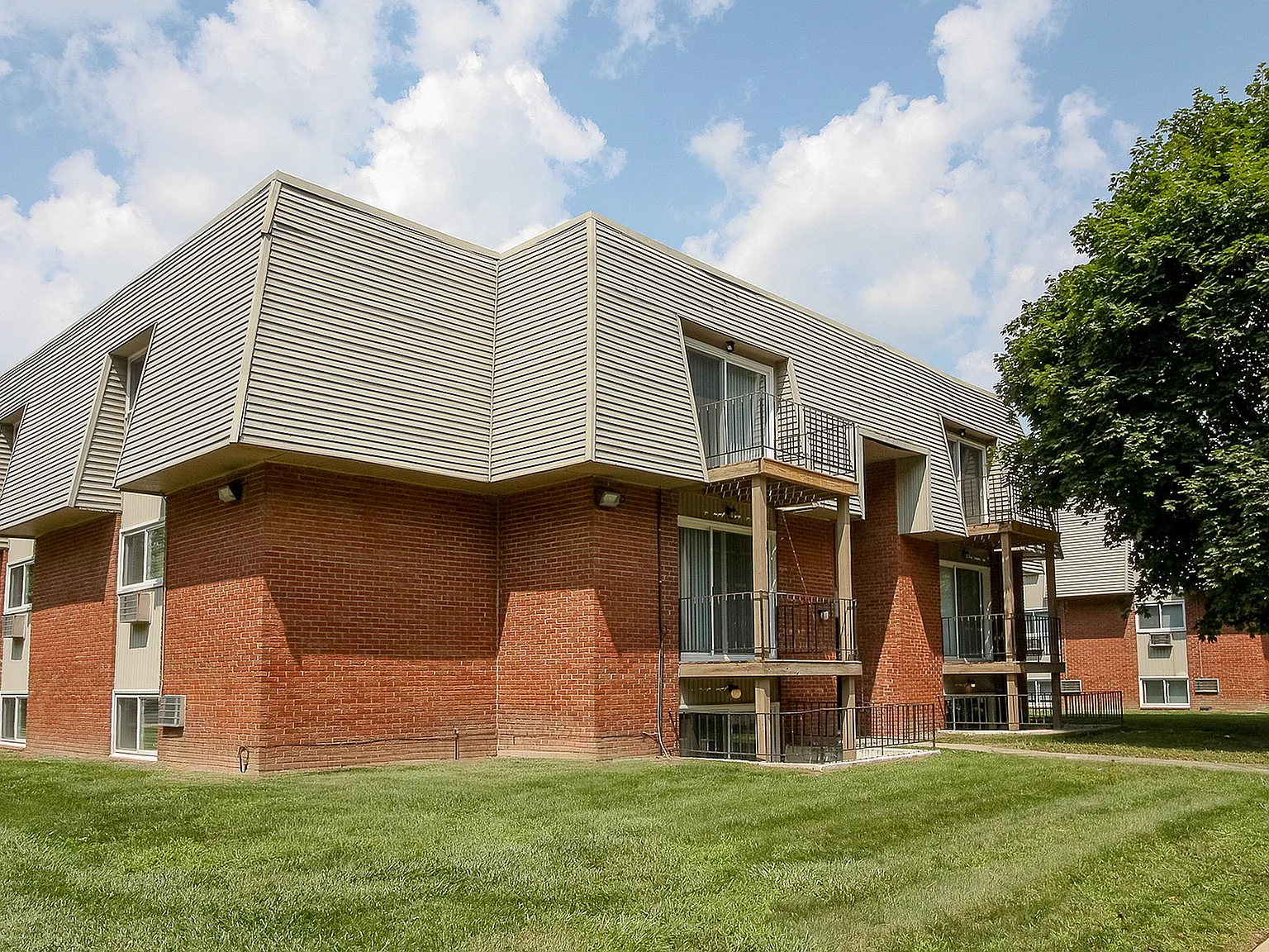 Wade Manor — Photo 1