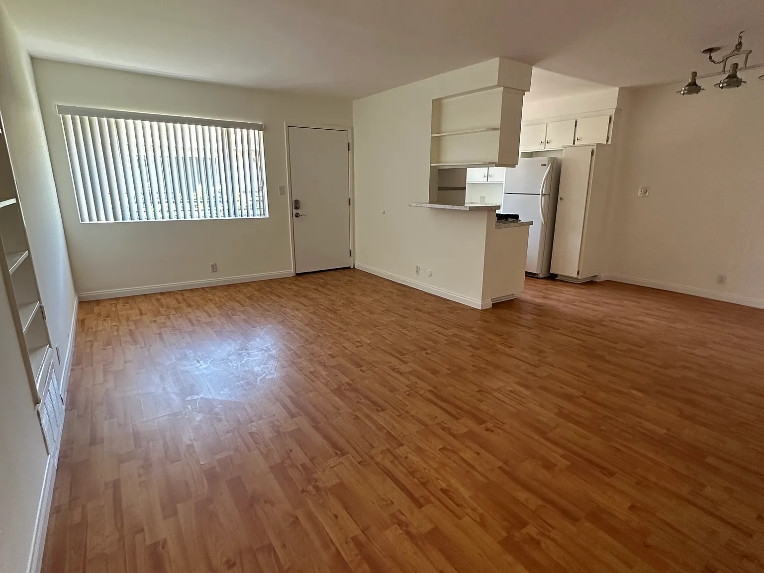 2 bed, 1098 sqft, $2,500 — Photo 2