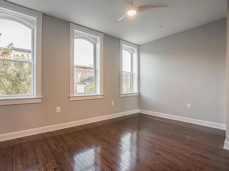 310 E Lanvale St — Photo 9