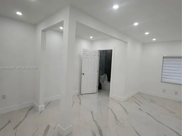 1015 S 17th Ave #8 — Photo 5