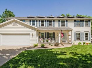 307 Cobble Stone Dr NW, Cedar Rapids, IA 52405