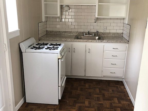 2nd image of 1007 Avenue A APT 2
