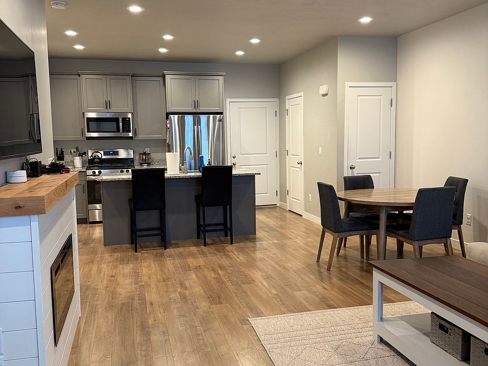 1st image of 267 E Grace Ln