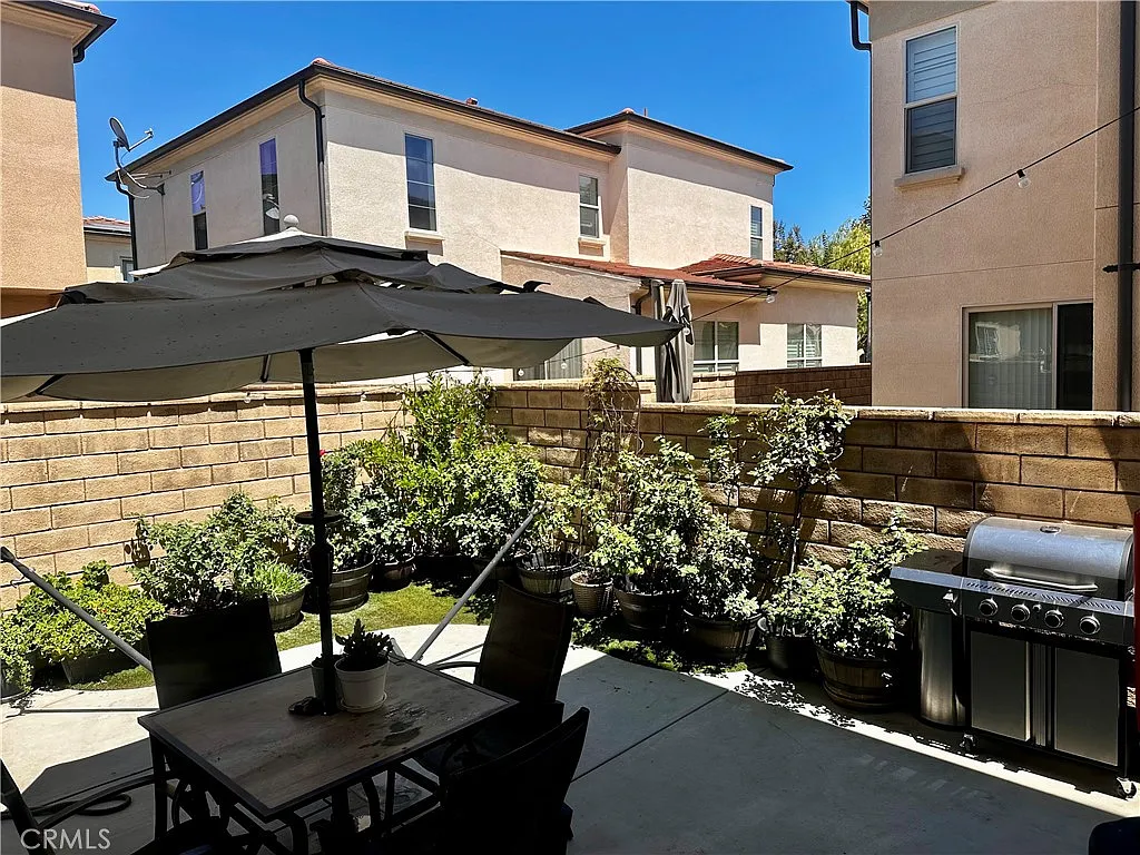 4 bed, 1719 sqft, $4,150 — Photo 2