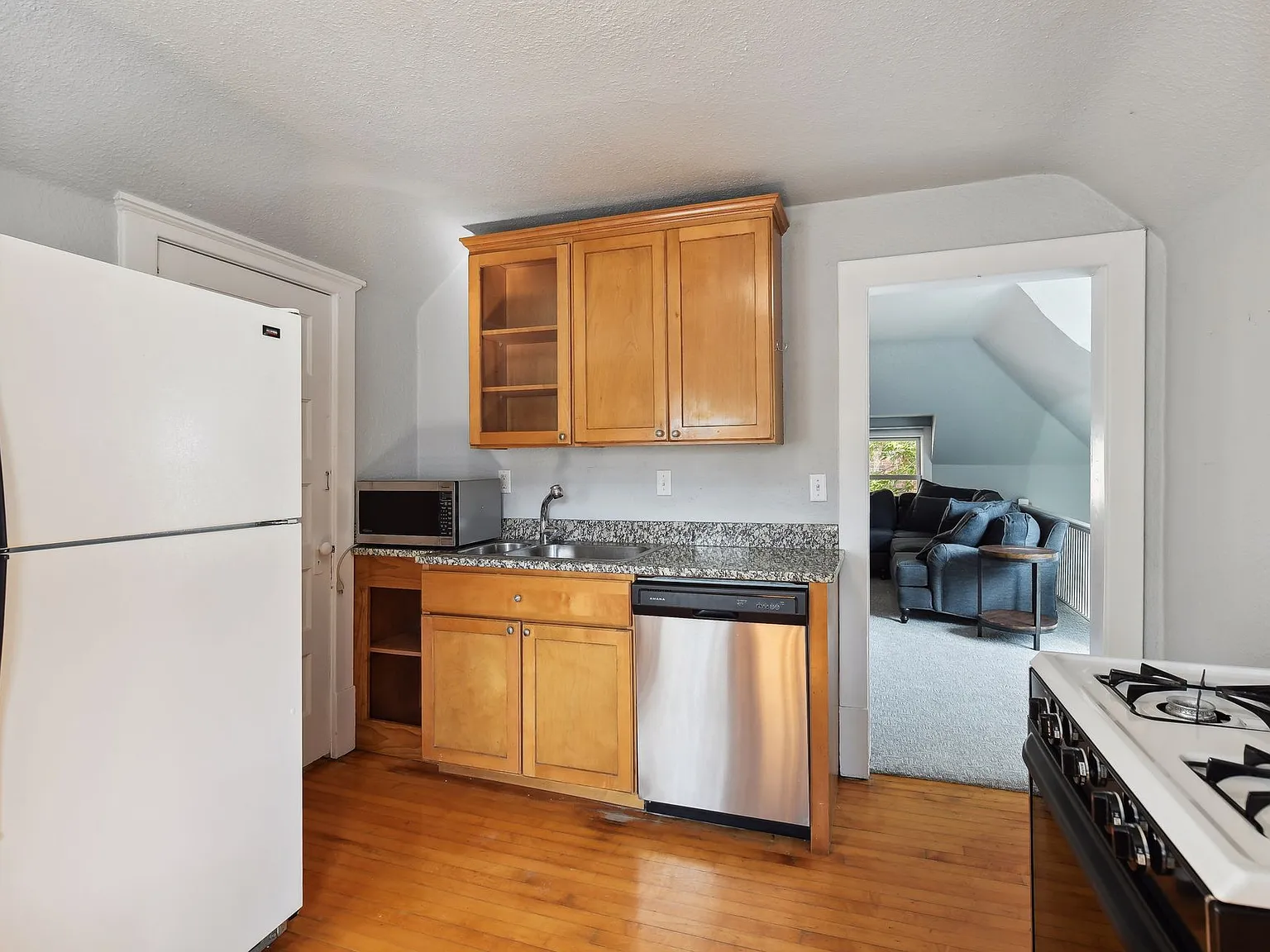 1 bed, 850 sqft, $1,675 — Photo 4