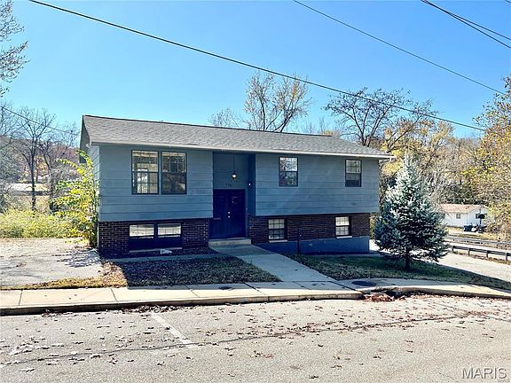 3rd image of 638 1st St